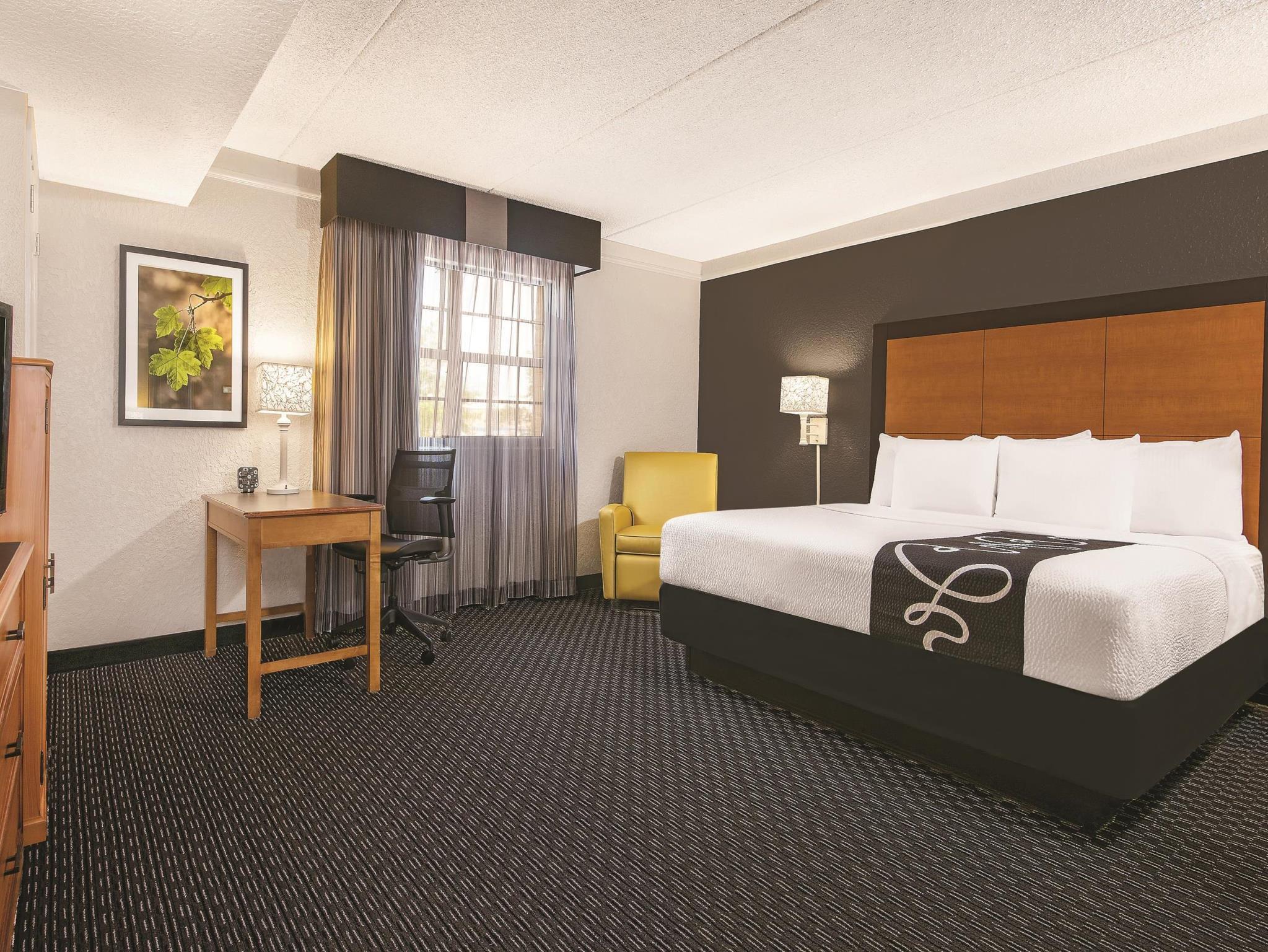 Отель Super 8 By Wyndham The Woodlands North Экстерьер фото