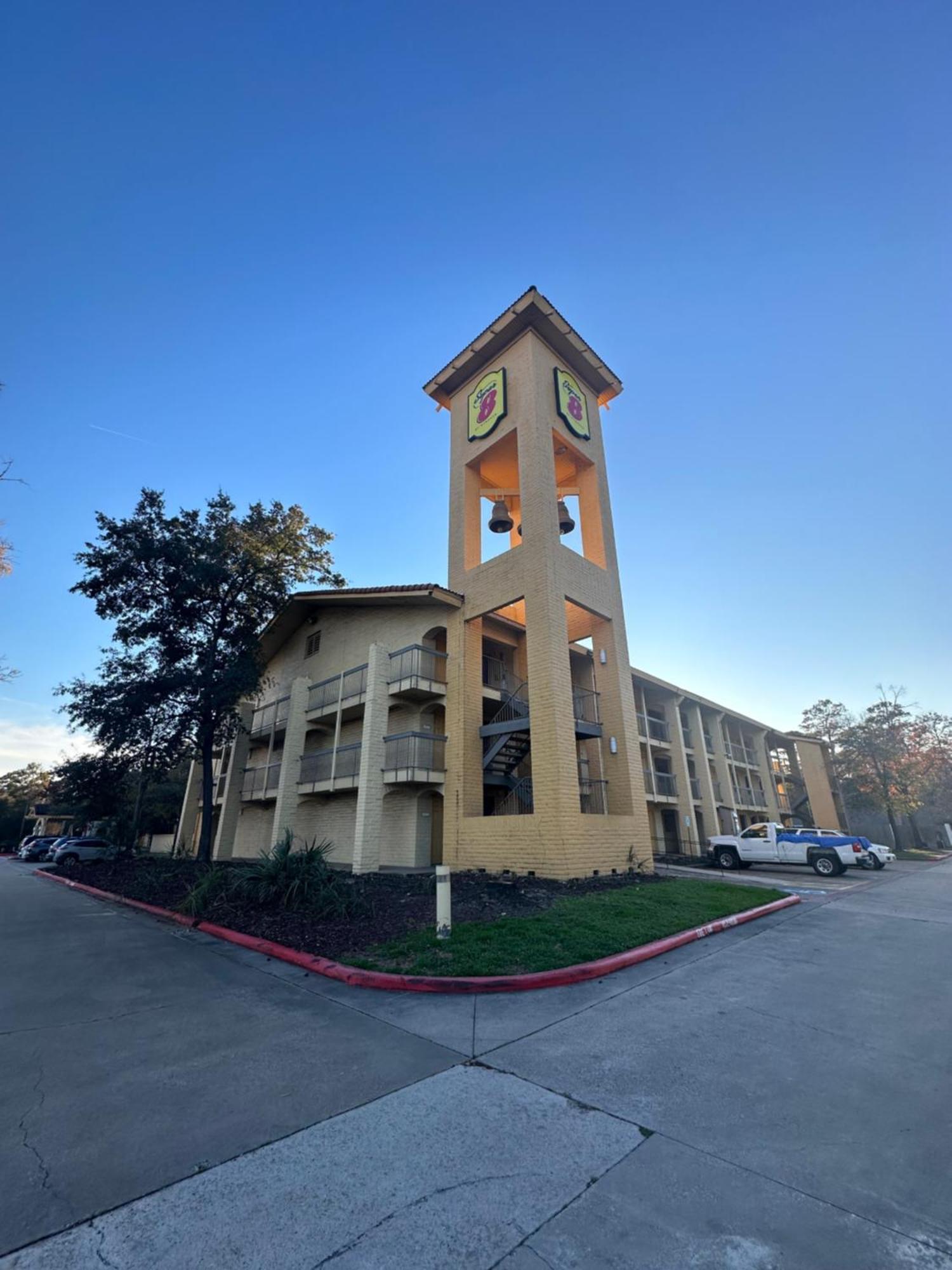 Отель Super 8 By Wyndham The Woodlands North Экстерьер фото