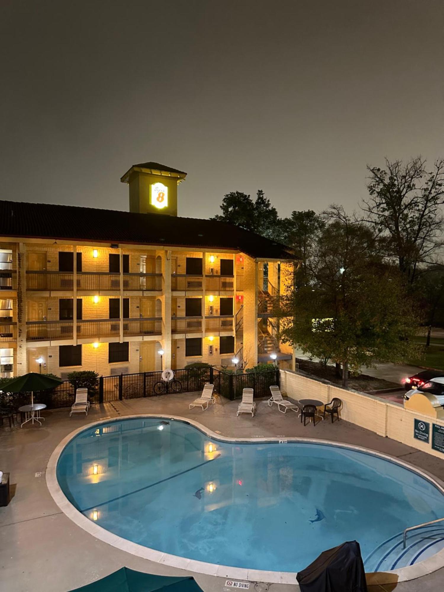Отель Super 8 By Wyndham The Woodlands North Экстерьер фото