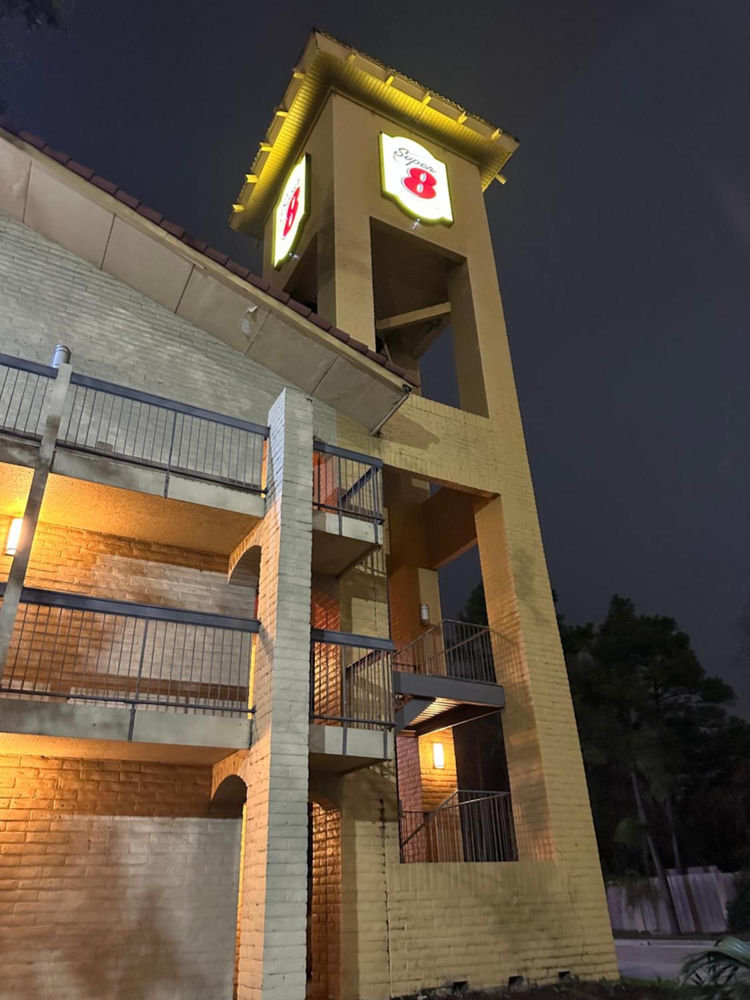 Отель Super 8 By Wyndham The Woodlands North Экстерьер фото
