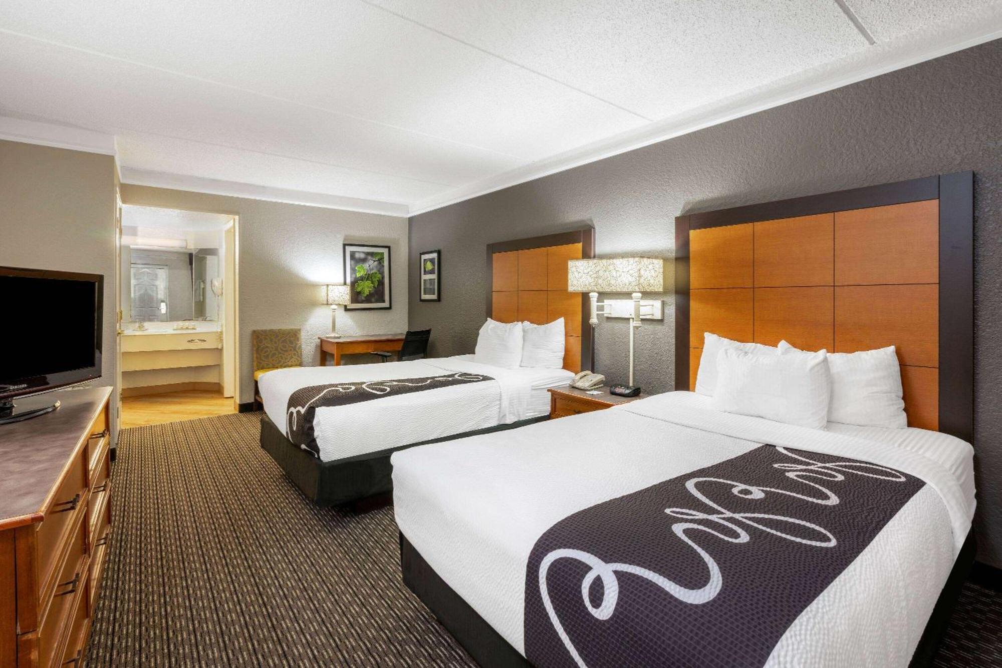 Отель Super 8 By Wyndham The Woodlands North Экстерьер фото