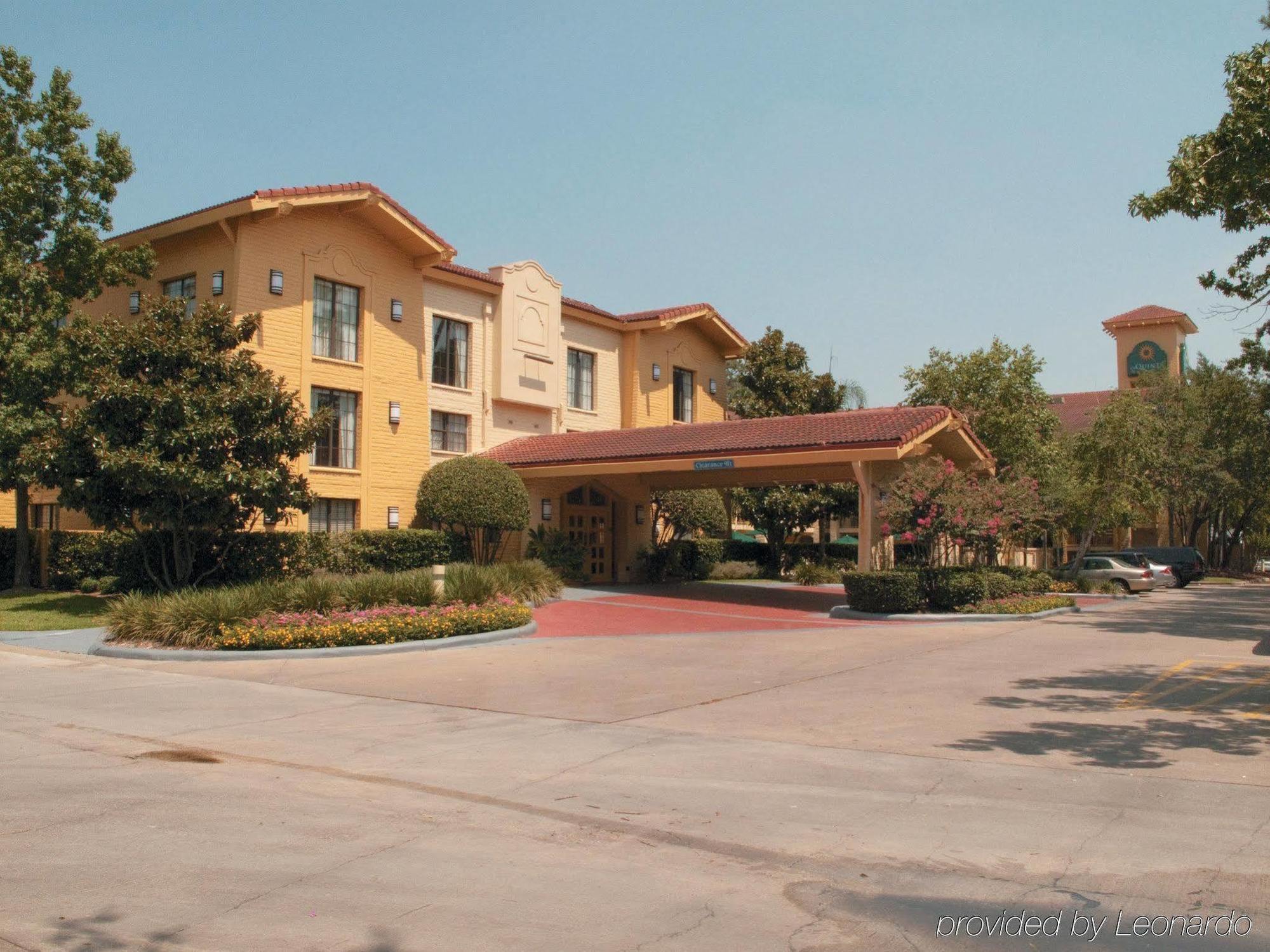 Отель Super 8 By Wyndham The Woodlands North Экстерьер фото